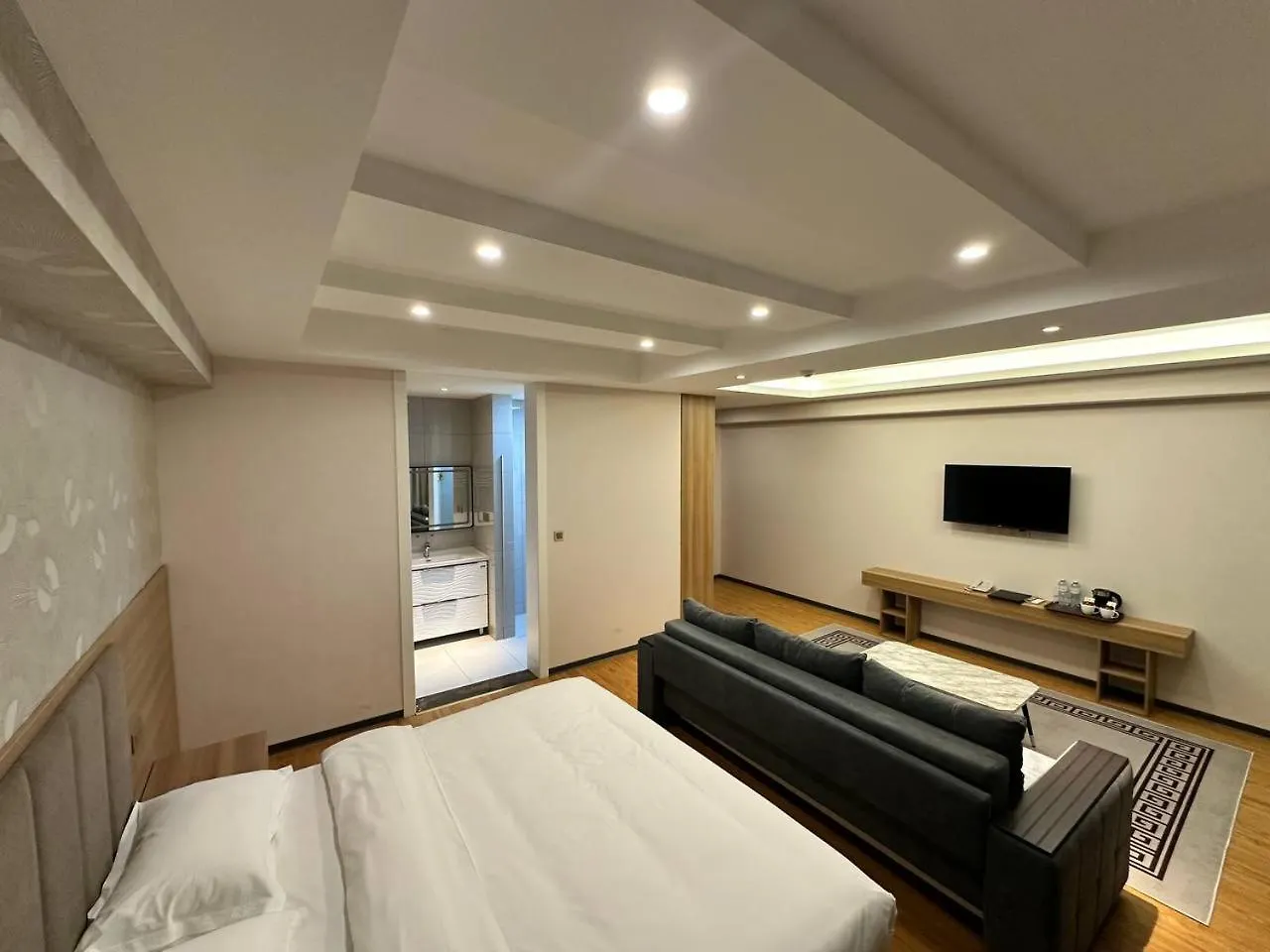 Yb Garden Hotel Almaty